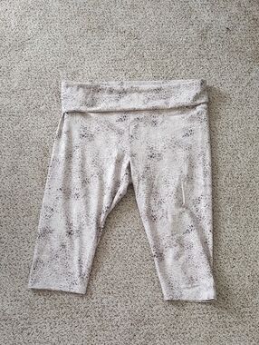 Women's PINK Victoria's Secret Beige Animal Print Capri Leggings